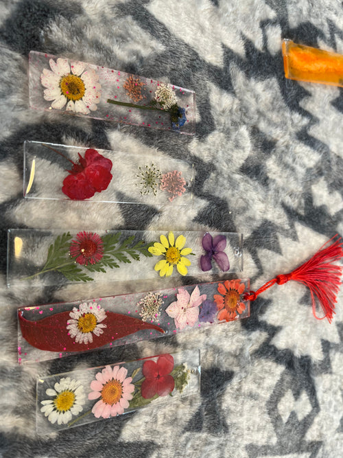 5pc flower bookmark.